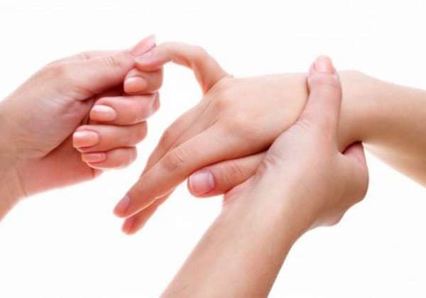 Причины онемения пальцев левой руки, сопутствующие симптомы, диагностика, лечение