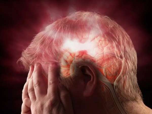 Какие причины провоцируют развитие тромба в головном мозге, характерные симптомы и лечение
