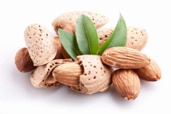 Чем полезны орехи при повышенном холестерине и кому они противопоказаны?