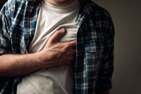 Почему сердце может болеть ночью, и чем опасен этот симптом?