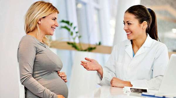 Беременная консультируется у врача