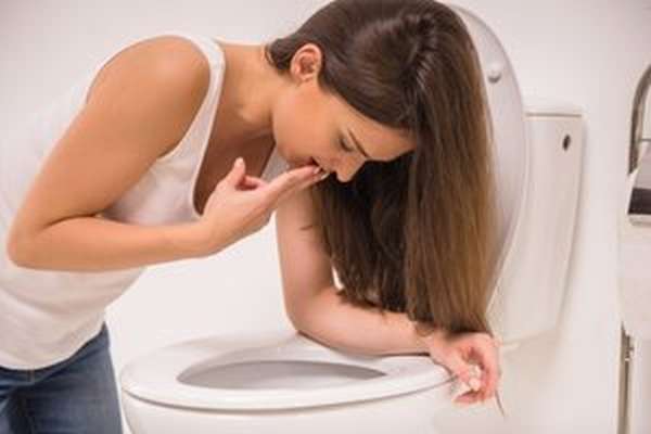 Тошнит и болит желудок после еды причины лечение