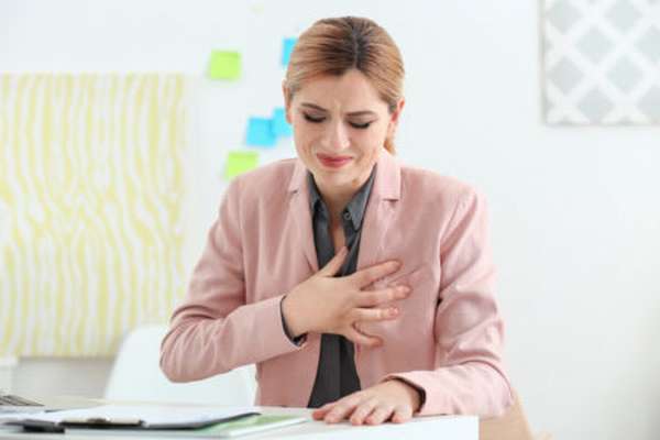 Каковы признаки развития синдрома разбитого сердца, и можно ли это вылечить?
