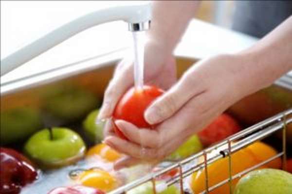 Овощи и фрукты необходимо мыть